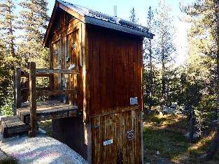 john-muir-trail-toilet23-day26  Long Meadow-Sunrise w.jpg (570002 bytes)